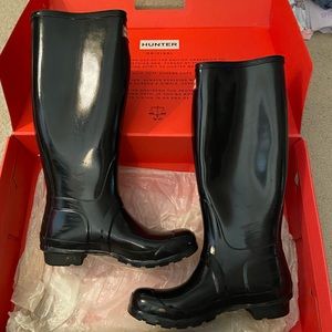 Hunter Tall Black glossy rain boots, size 7